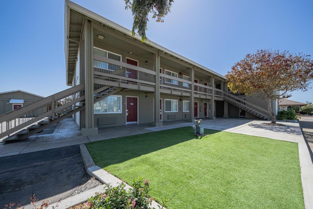 Coastal Valley Inn Castroville Bagian luar foto