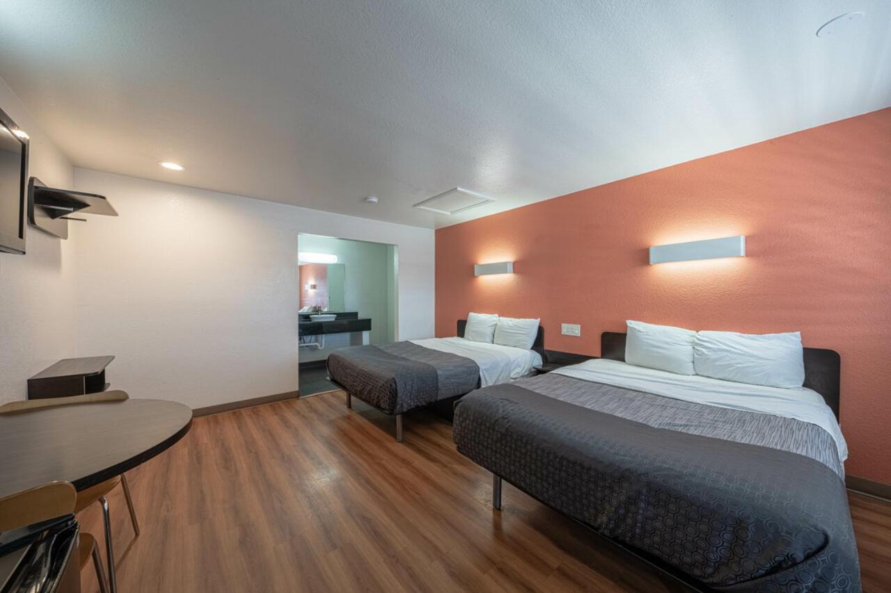 Coastal Valley Inn Castroville Bagian luar foto