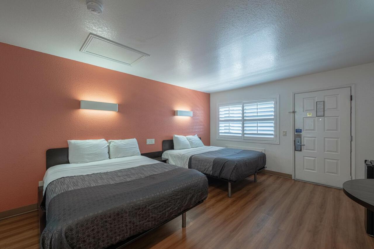 Coastal Valley Inn Castroville Bagian luar foto