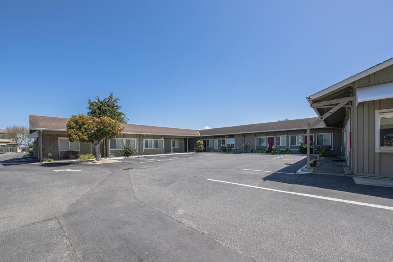 Coastal Valley Inn Castroville Bagian luar foto