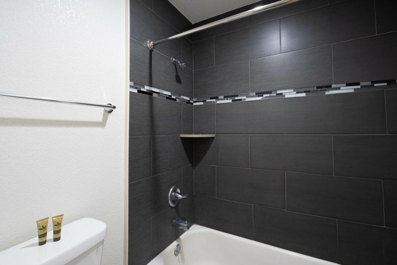 Coastal Valley Inn Castroville Bagian luar foto