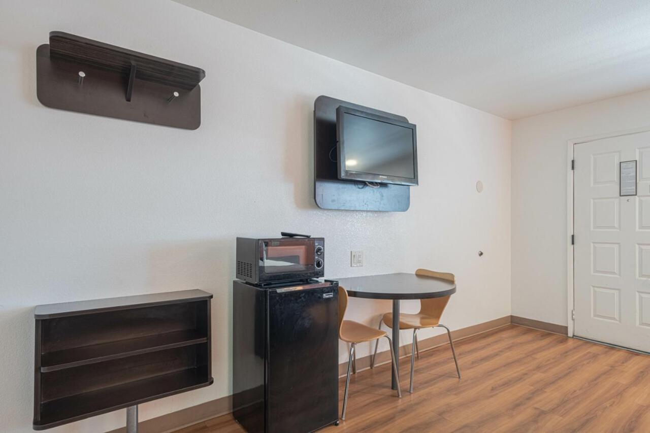 Coastal Valley Inn Castroville Bagian luar foto
